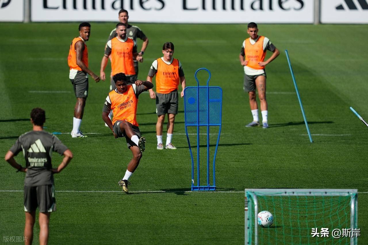 赛后体能课后，尼斯豪取连胜备战西甲，更衣室稳定，临场指挥获称赞 