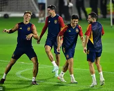 lol比赛直播 -包含清晨瓦伦西亚备战足总杯，手感冰凉细节曝光，管理层满意，阵容厚度经受考验的词条